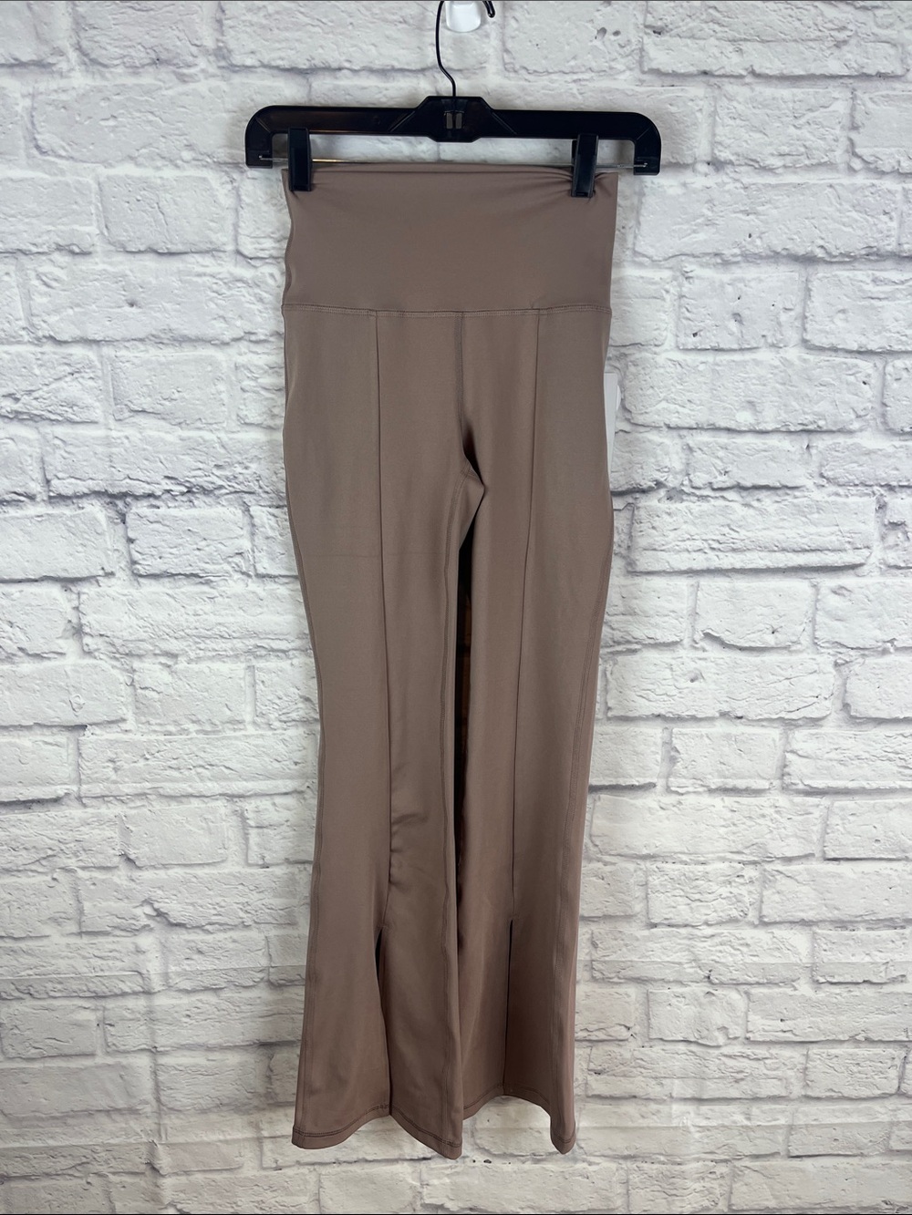 Yogalicious Luxe NWT sporty girlfriend hi 7/8 flared pants size small READ